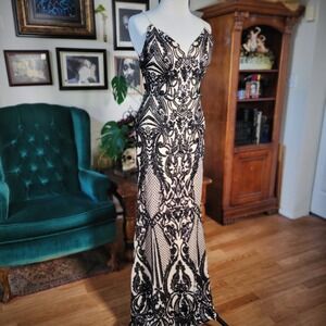 Windsor Black Sequin Mesh Overlay Gown Baroque Open Back Prom Evening Medium